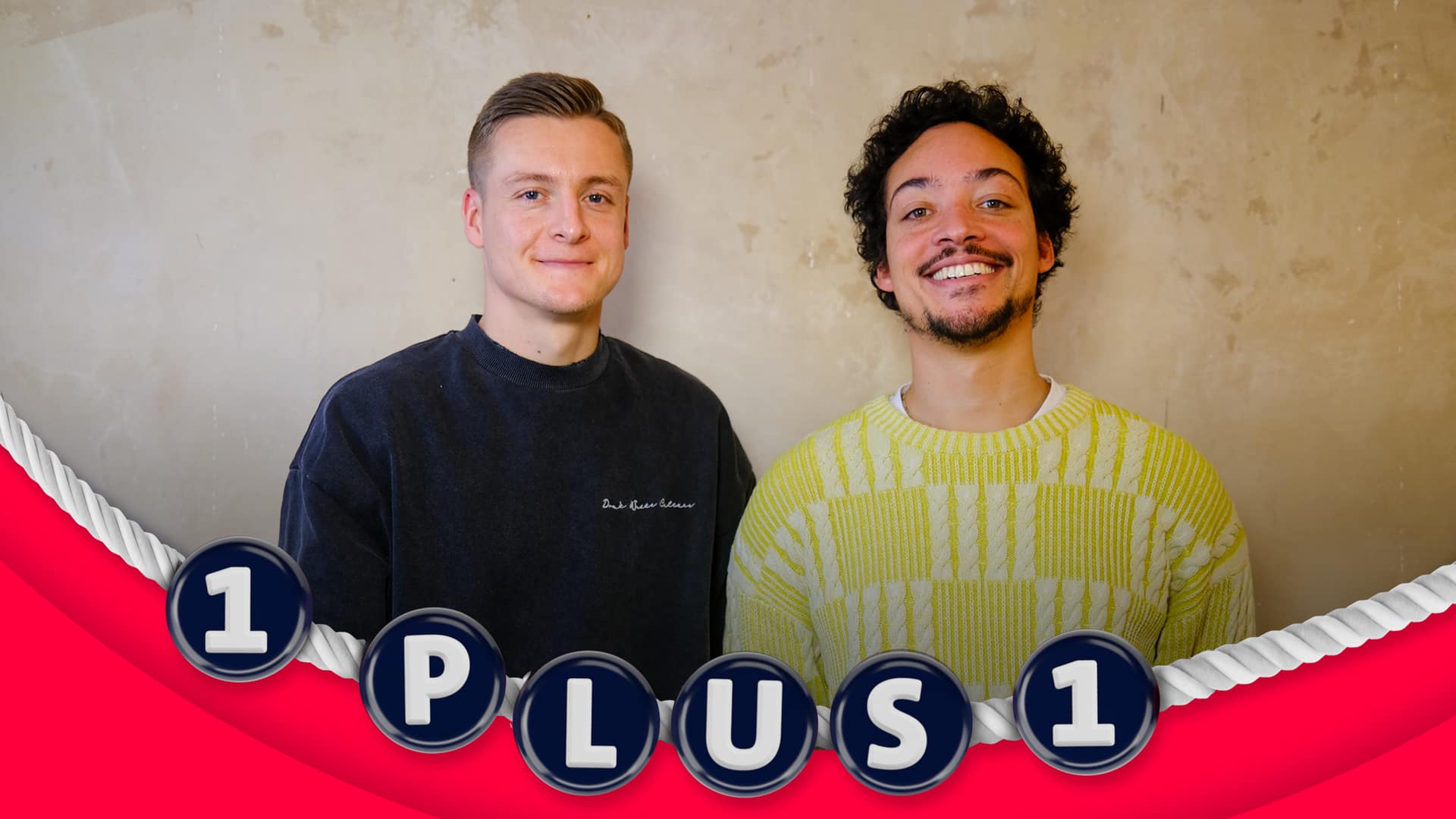 Ex-Fußballspieler und Fußballexperte Felix Kroos und Comedian, Podcaster und Moderator Aurel Mertz im Podcast "1 plus 1" (Foto: SWR3)