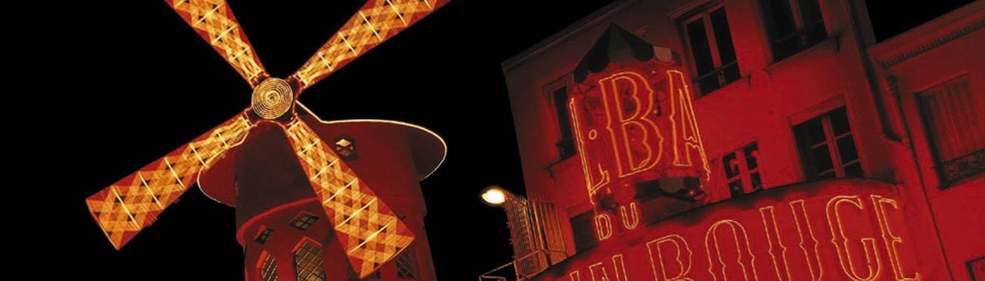Das international bekannte Varieté 'Moulin Rouge' im Pariser Stadtteil Montmatre.