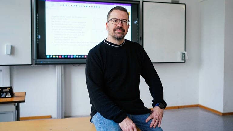 Der "Deutsche Lehrkräftepreis - Unterricht innovativ" für Rheinland-Pfalz geht an Günther Schön, Lehrer für Mathematik, Biologie und Informatik. Er sieht den Preis als Bestätigung.