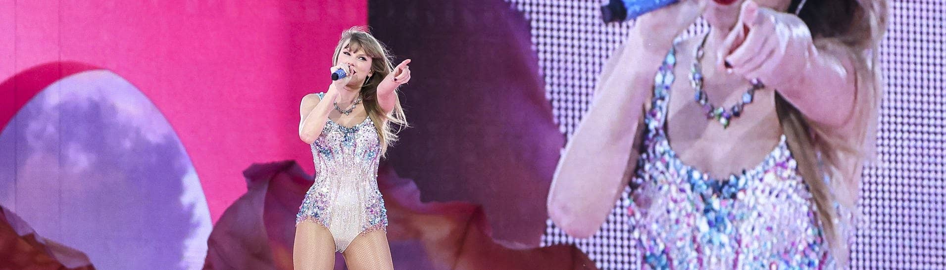 Taylor Swift tritt während der Eröffnungsnacht der Chicago Eras Tour im Soldier Field auf. Nach einem Restaurantbesuch in New Jersey löste Taylor Swift einen Polizeieinsatz aus. 