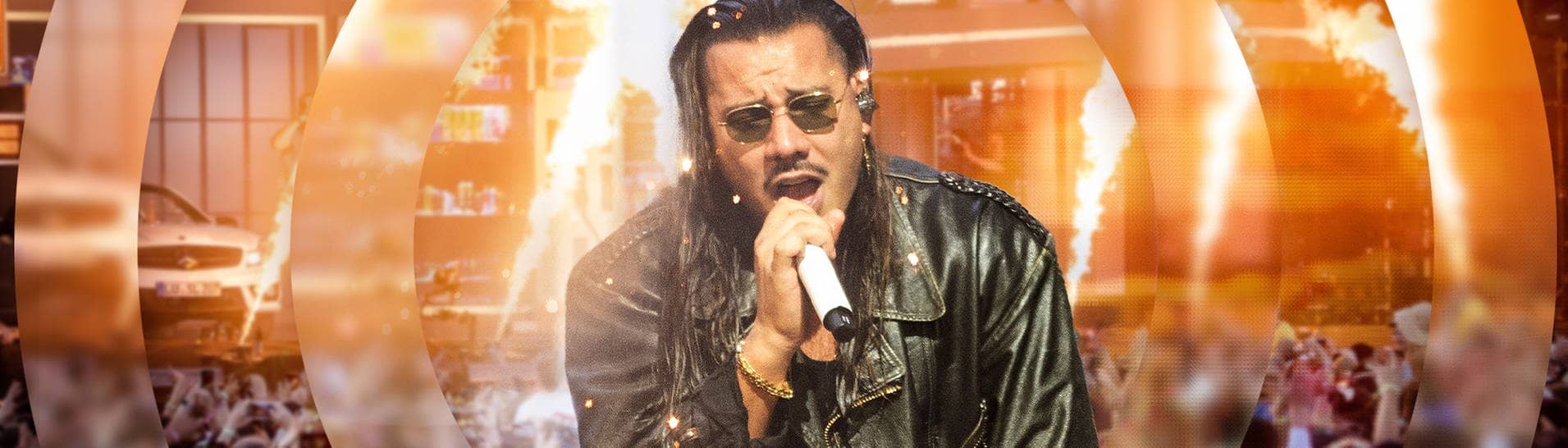 Der Sänger und Rapper Apache 207 bei einem Live-Konzertt