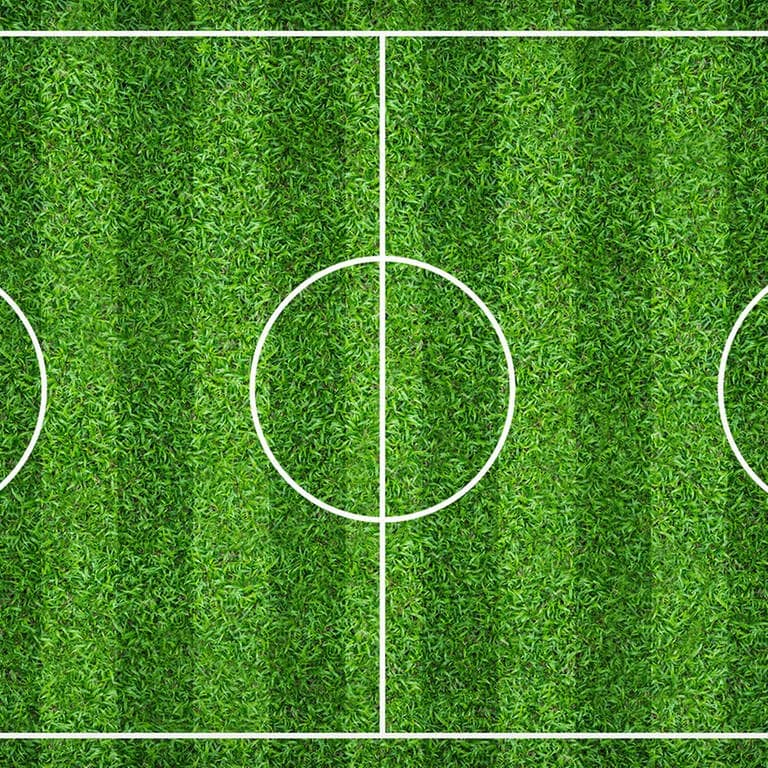 Fußballfeld mit Markierungen