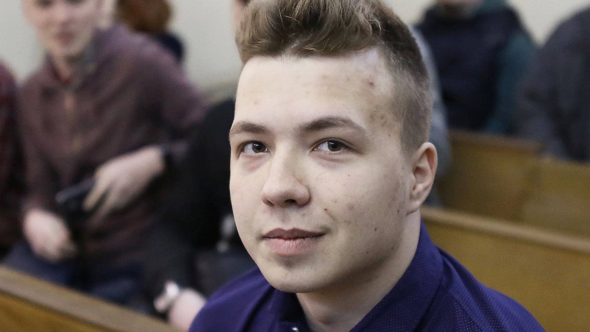 Der oppositionelle Blogger und Aktivist Roman Protasewitsch bei einer Gerichtsanhörung in Minsk (Archiv).
