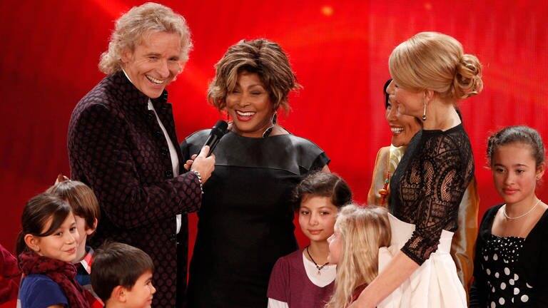 2011: Thomas Gottschalk spricht mit Tina Turner bei „Ein Herz für Kinder“.