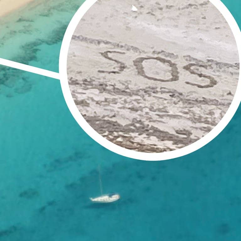 SOS-Zeichen im Sand: Hier war der 64-Jährige gestrandet.