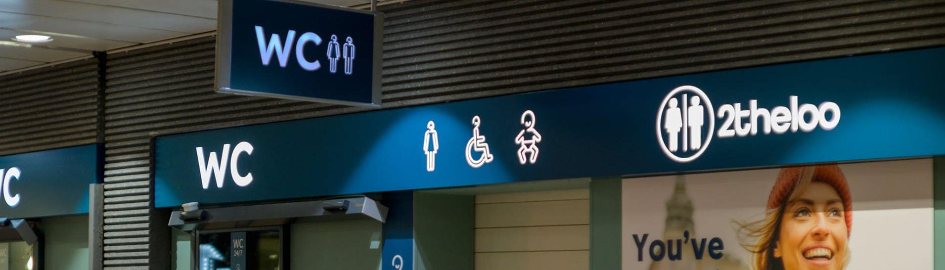 Die öffentliche Toilette von 2theloo am Bahnhof von Antwerpen in Belgien