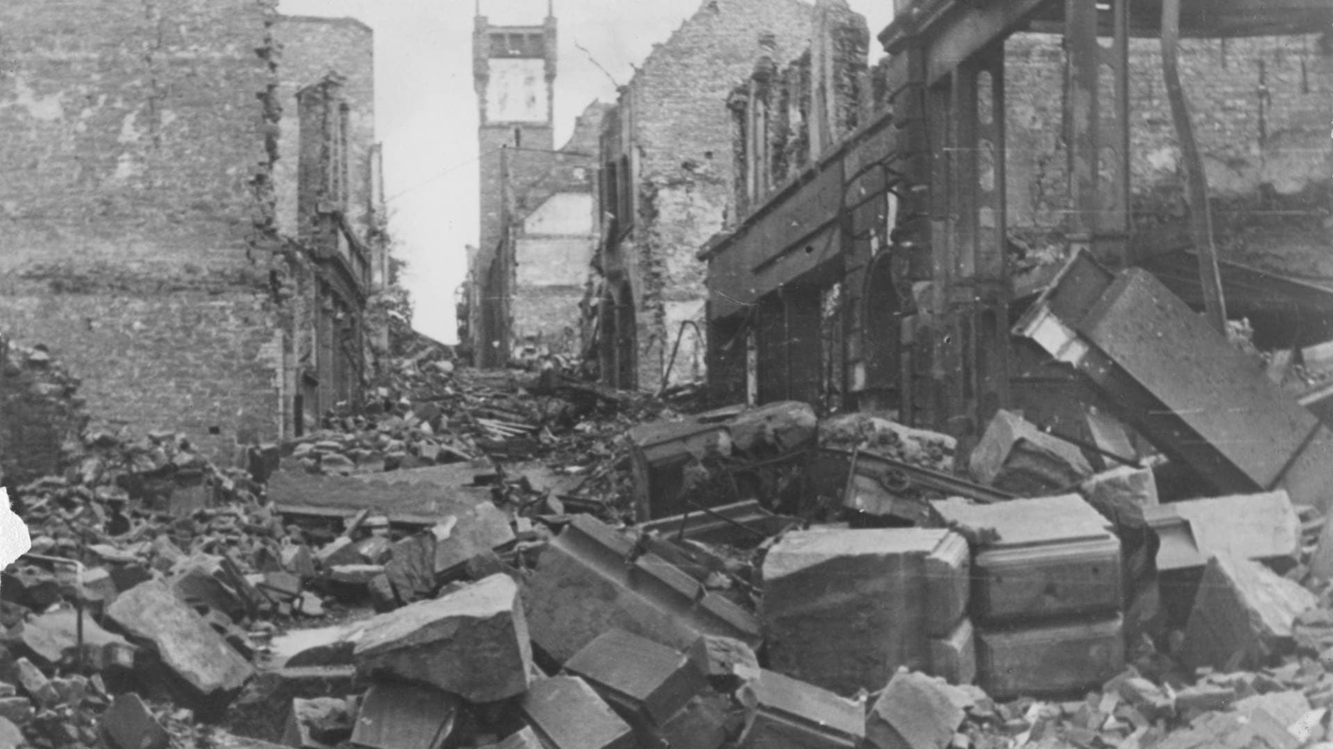 Die Stadt Pforzheim – vor und nach dem Luftangriff 1945.
