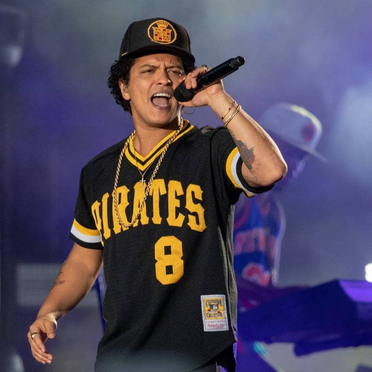 Sänger Bruno Mars bei einem Konzert