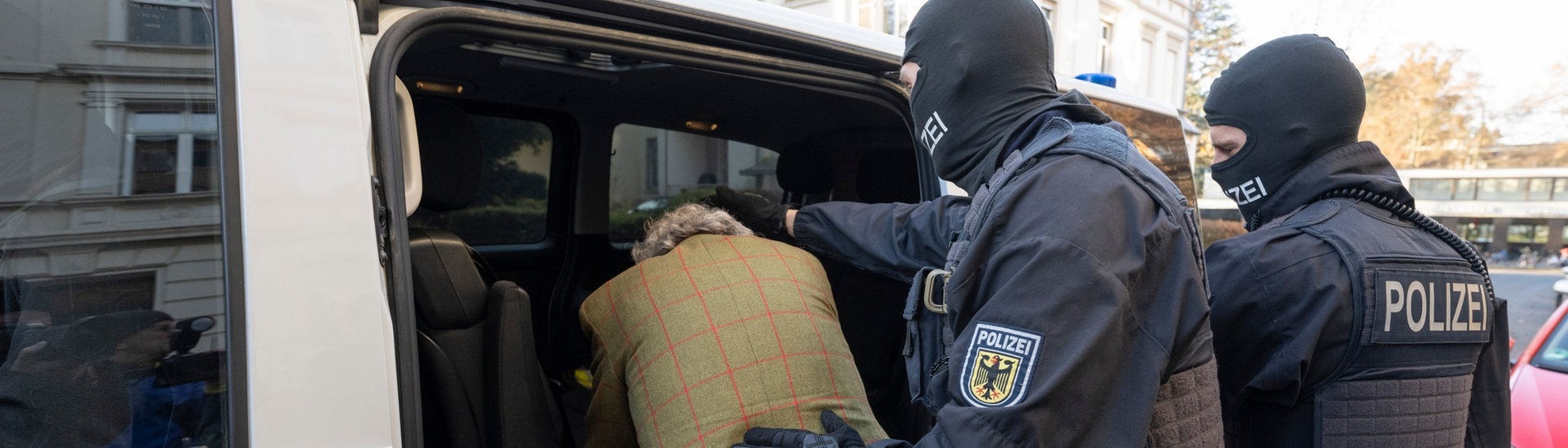 Festnahme des Prinzen Heinrich XIII. Reuss in Frankruft am Main. (Foto: dpa Bildfunk, Picture Alliance)