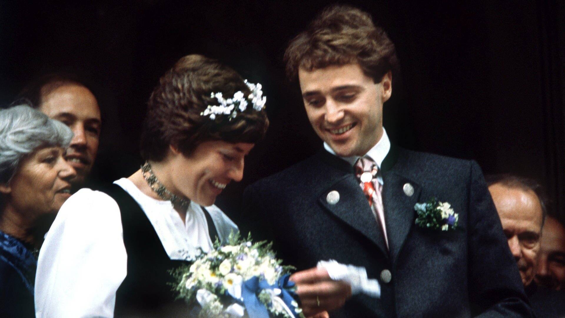Rosi Mittermaier, bei ihrer Hochzeit mit dem Skirennläufer Christian Neureuther am 7.6.1980 in Garmisch-Partenkirchen. (Foto: IMAGO, picture-alliance / dpa | Heinz-Jürgen Göttert)