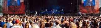 Auf der großen Bühne beim Würth Open Air 2024 in Künzelsau steht am Festival Freitag als erstes Leony.