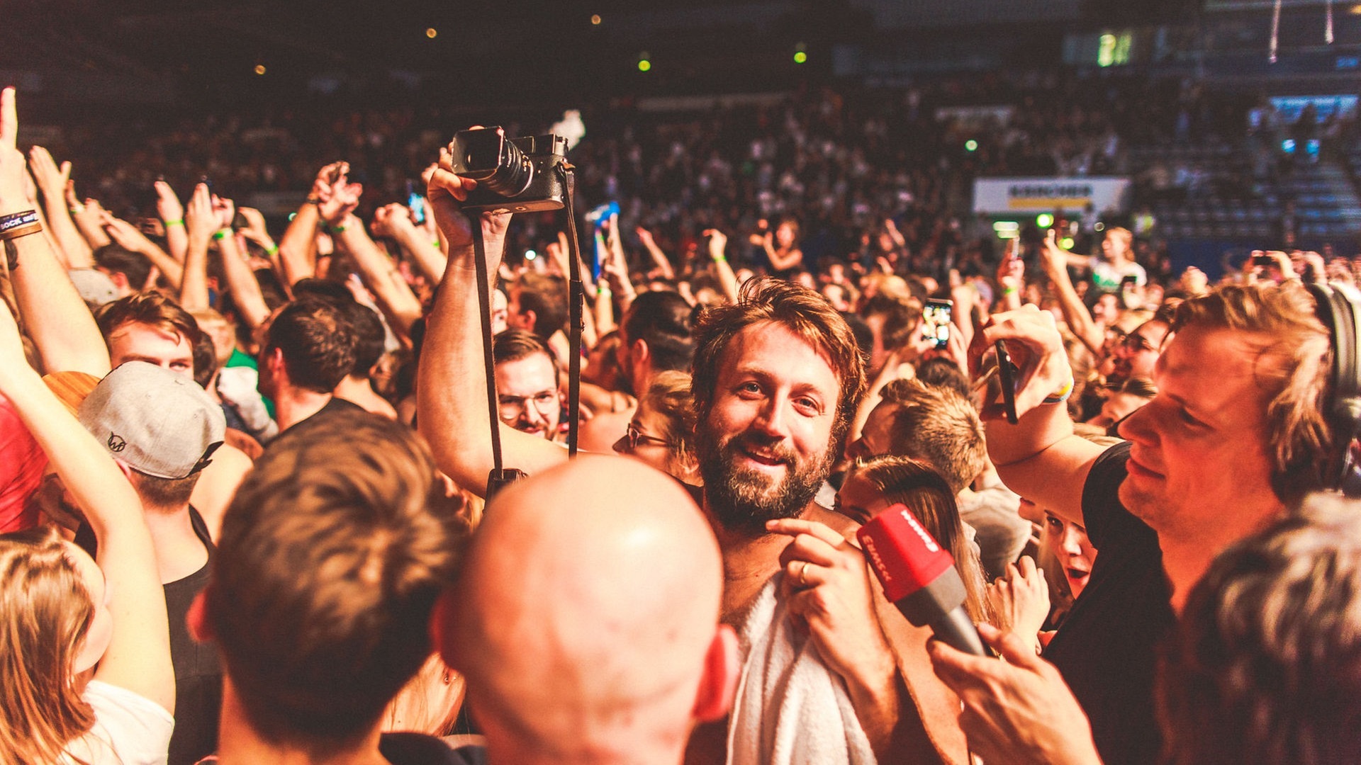 Foto: SWR3 Mittendrin: Paul Ripke fotografiert Marteria (Foto: SWR3)