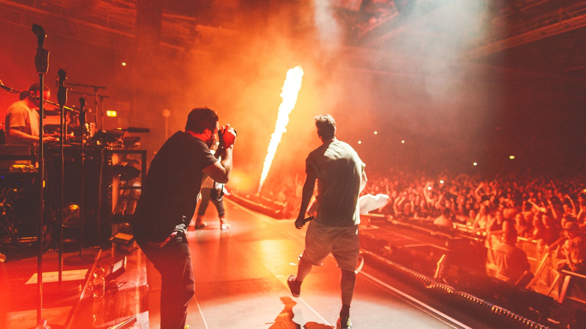 Foto: SWR3 Paul Ripke fotografiert Marteria auf der Bühne (Foto: SWR3)