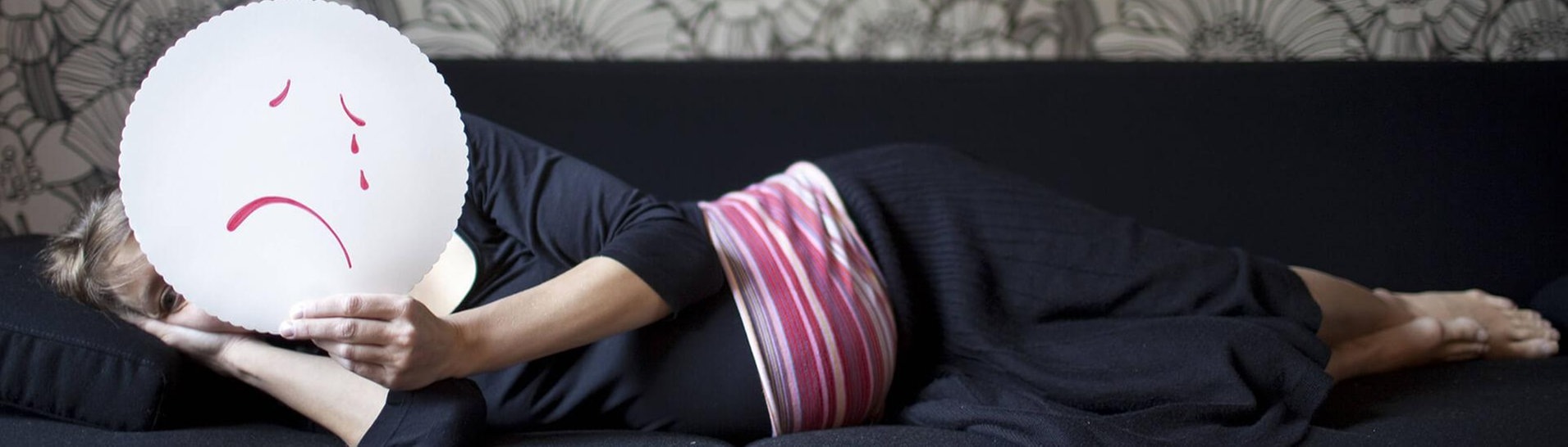 Junge Frau: schwanger und unglücklich (Foto: imago/photothek)
