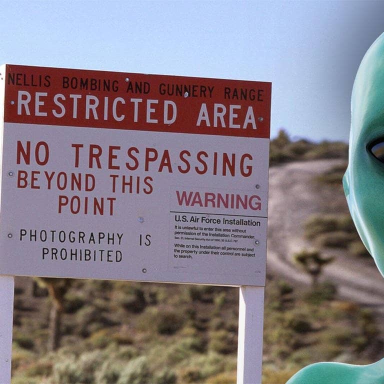 Alien Area51 (Foto: Fotolia/crimson, imago images / ZUMA Press)
