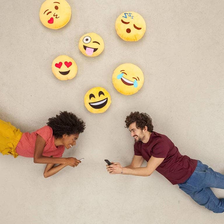 Emojis in den Sozialen Medien: Welchen Einfluss hat das auf die Sprache? (Foto: imago/Westend61)
