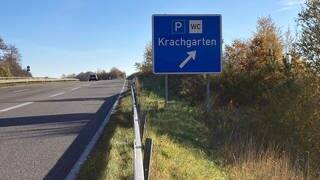 Autobahn-Parkplatznamen (Foto: Autobahn GmbH)