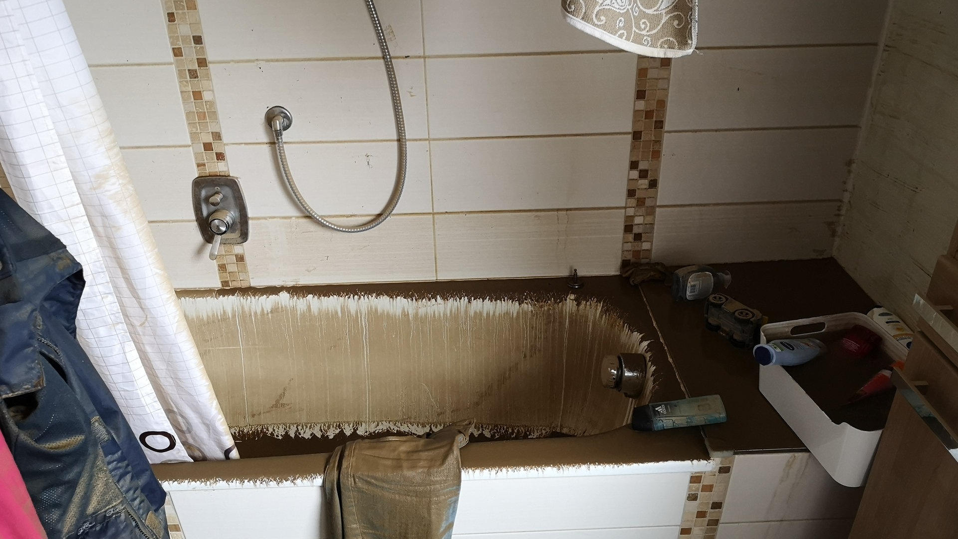 SWR3 bei den Menschen nach der Flut (Foto: SWR3, privat)