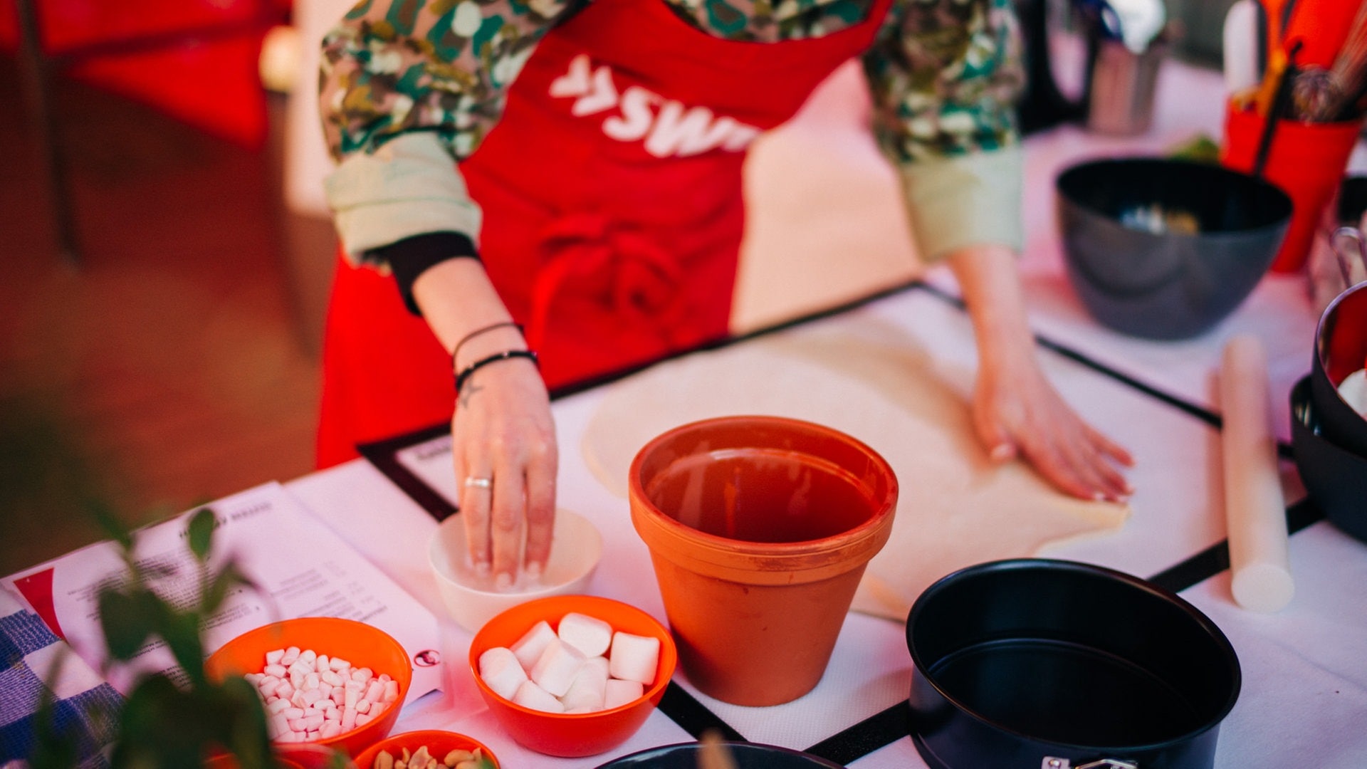 Foto: SWR3, SWR3 / DNA Collective Niko Neithardt Dessert: Marshmallow-Erdnuss-Cheesecake im Topf gegrillt (Foto: SWR3, SWR3 / DNA Collective Niko Neithardt)