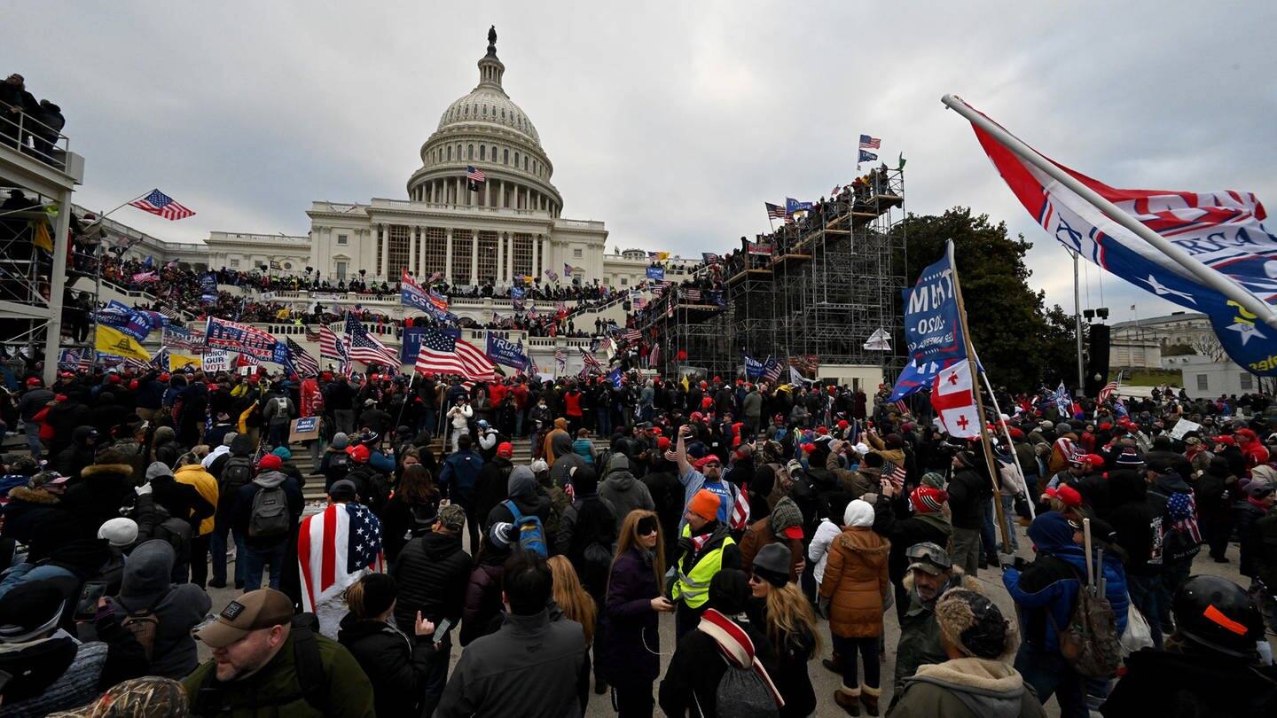 Proteste vor dem US-Kapitol (Foto: dpa Bildfunk, Picture Alliance)