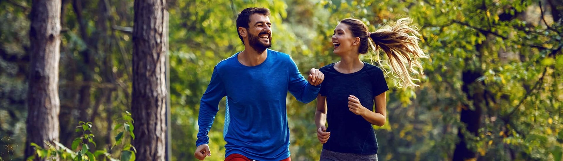 Optimistische Paare motivieren sich zum Sport (Foto: Adobe sTock/dusanpetkovic1)