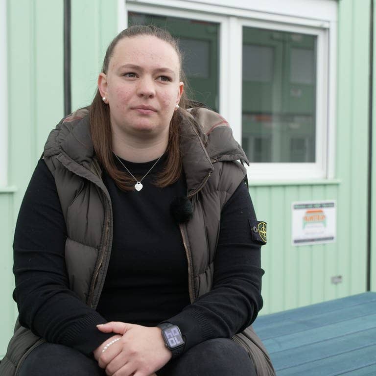 Anna Stodden (16) aus Rech, Schülerin im Are-Gymnasium bekam gesagt: „Ihr müsst ihr sofort raus, ihr habt genau zwei Minuten, alles ist verloren“ (Foto: SWR3)