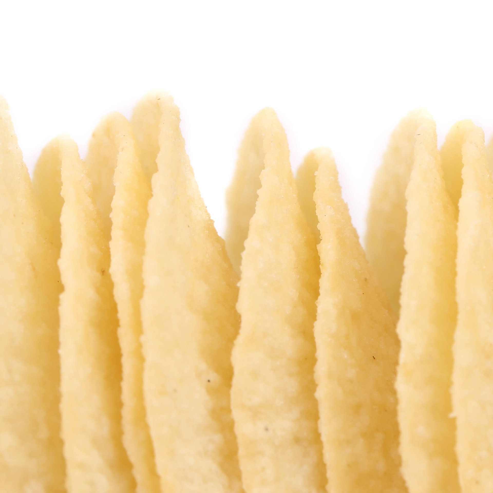 Offene Packung Stapelchips (Foto: IMAGO, imagebroker)