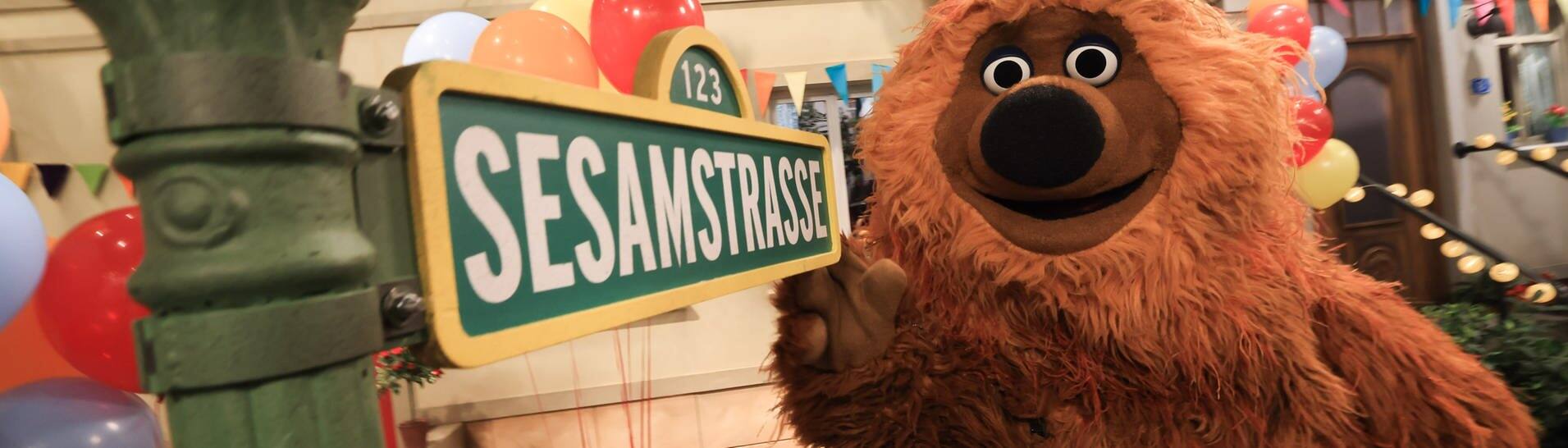 Figur Samson am Set der Sesamstraße (Foto: dpa Bildfunk, Christian Charisius)