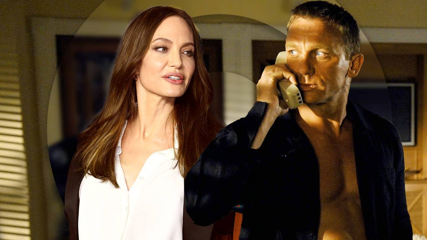 Angelina Jolie neben Daniel Craig als James Bond am Telefon (Foto: IMAGO, United Archive)