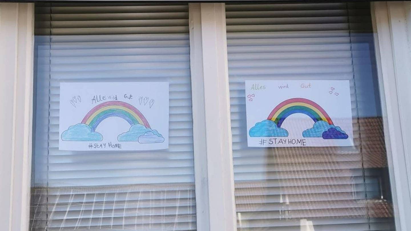 Kinder malen Regenbögen in ihre Fenster, um anderen Kindern zu zeigen: Auch ich bin zu Hause. Alles wird gut! (Foto: SWR3)