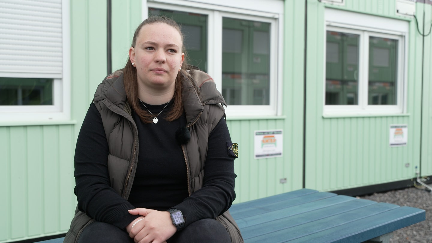 Anna Stodden (16) aus Rech, Schülerin im Are-Gymnasium bekam gesagt: „Ihr müsst ihr sofort raus, ihr habt genau zwei Minuten, alles ist verloren“ (Foto: SWR3)