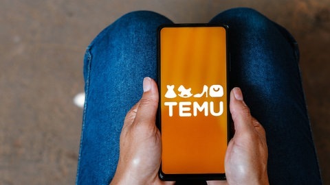Temu-App auf dem Smartphone: Ist der Anbieter seriös?  (Foto: IMAGO, Zoonar)