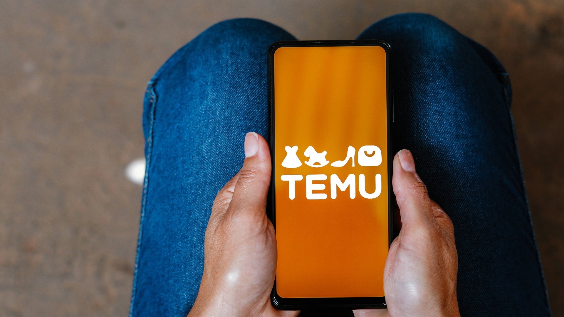 Temu-App auf dem Smartphone: Ist der Anbieter seriös?  (Foto: IMAGO, Zoonar)