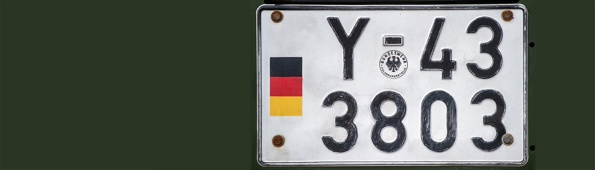 Autokennzeichen der Bundeswehr mit Y (Foto: picture-alliance / Reportdienste, Klaus-Dietmar Gabbert/dpa-Zentralbild/ZB)