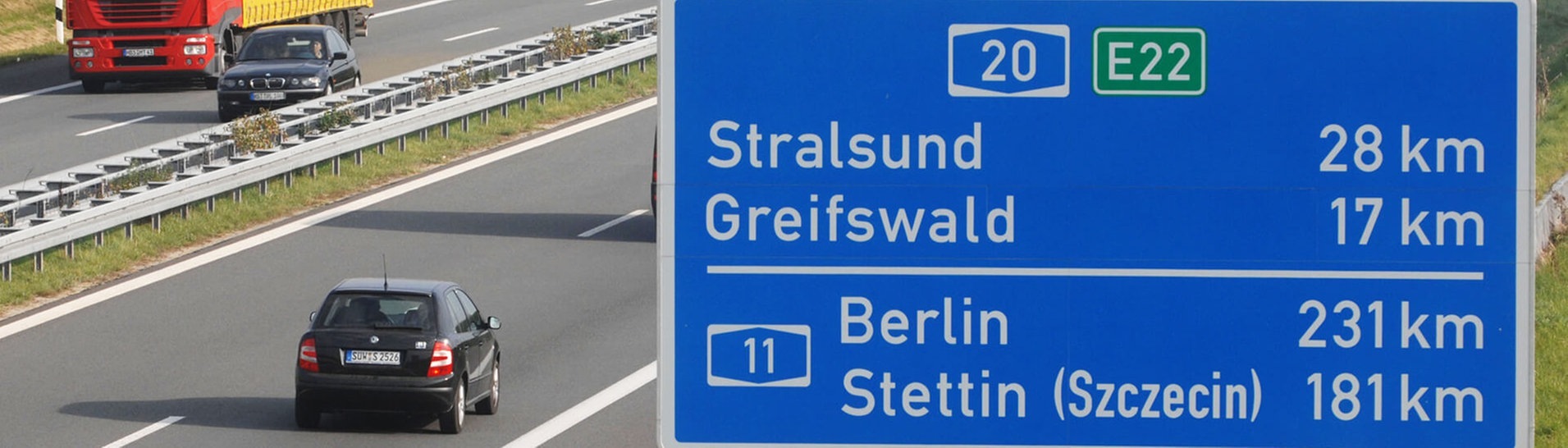 Autobahn mit Hinweisschild Entfernung nach Berlin (Foto: dpa Bildfunk, Picture Alliance)
