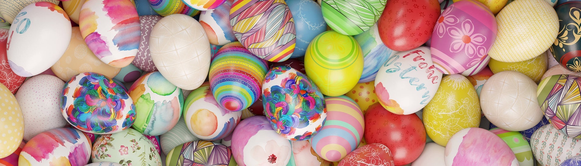 Adobe Stock  Robert Kneschke (Foto: Bunte Ostereier mit Frohe Ostern Text)