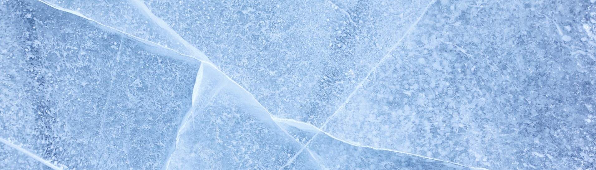 Eisfläche des Baikalsees (Foto: Adobe Stock/Serg Zastavkin)