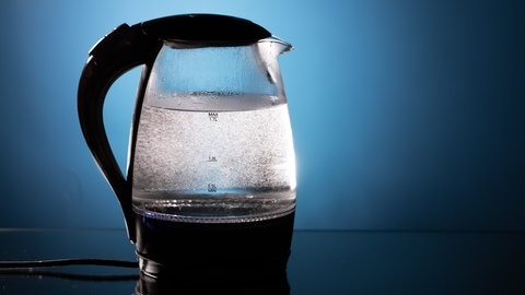 Wasserkocher mit Skala Mindestfüllmenge und maximale Füllmenge