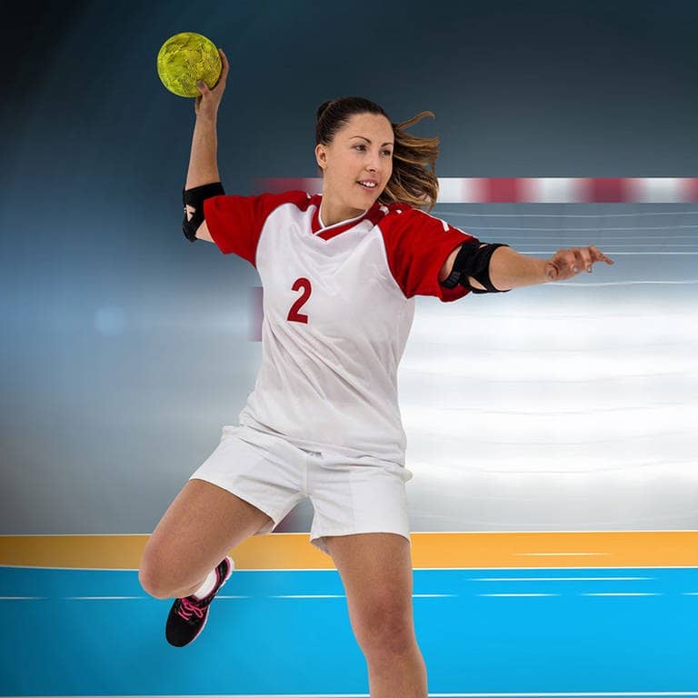 Frau, die einen Handball in der Hand hat und hoch springt, im Hintergrund ist das Tor.  (Foto: Adobe Stock / vectorfusionart)