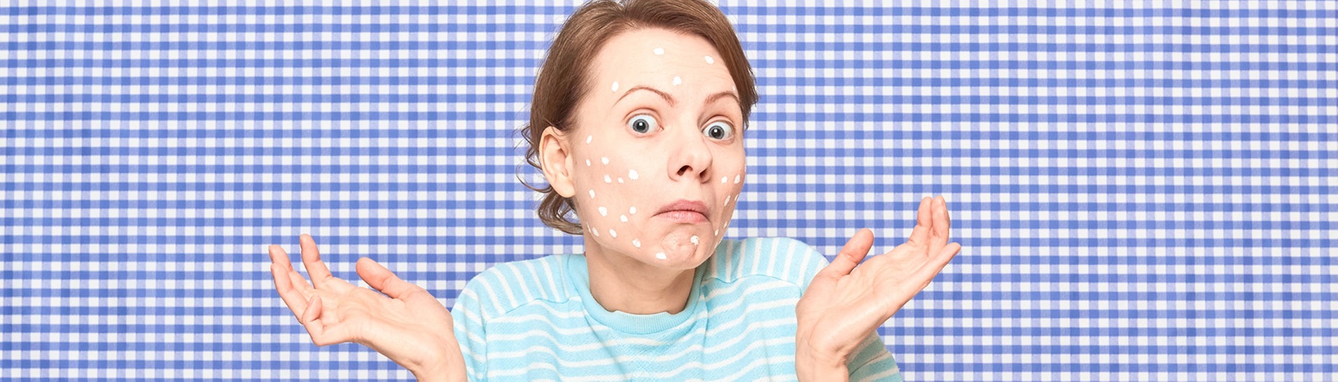 Mädchen mit weißen Punkten im Gesicht (Foto: Adobe Stock/Andrei Korzhyts)