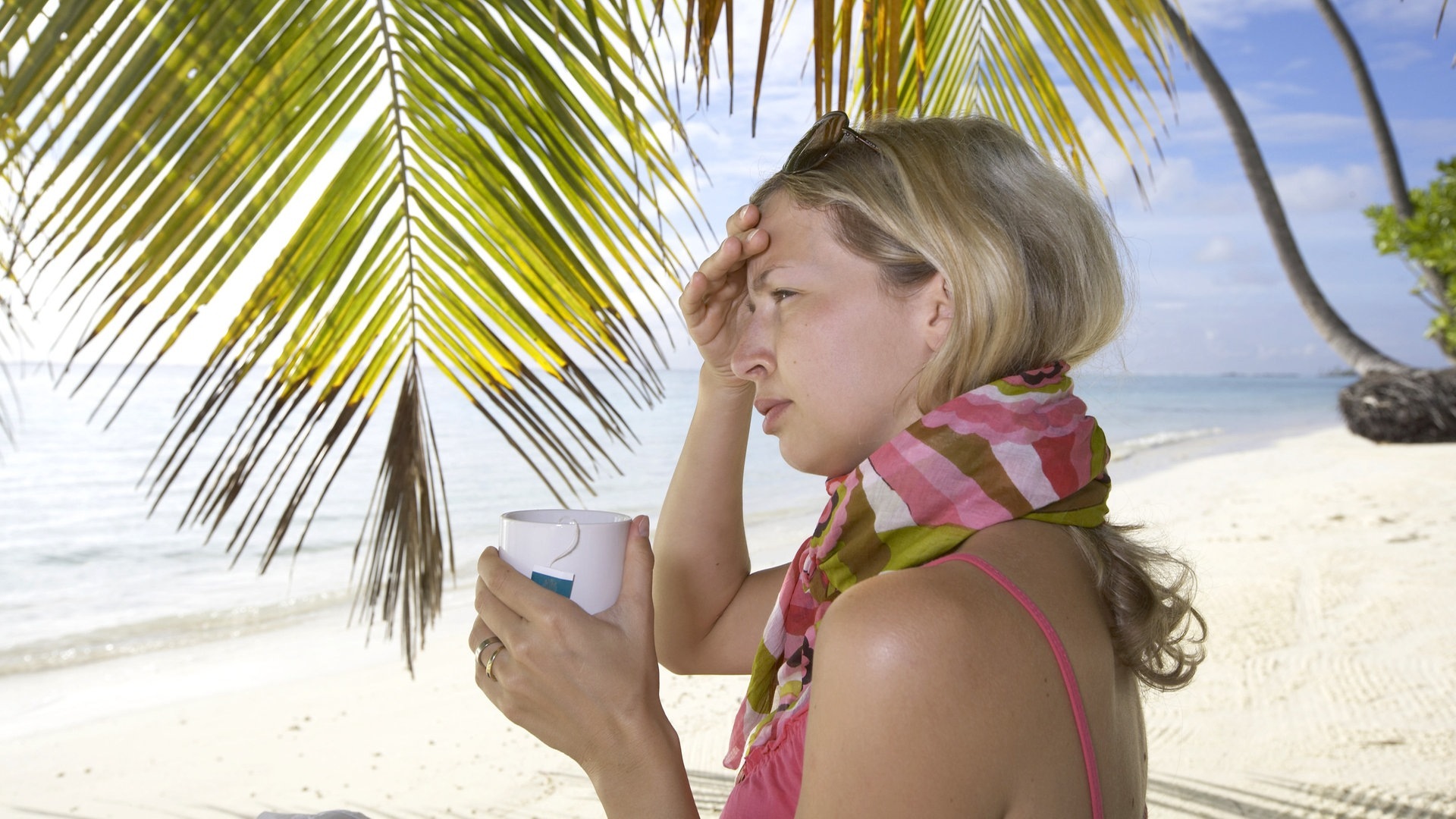 Krank im Urlaub (Foto: Adobe Stock / epixproductions)