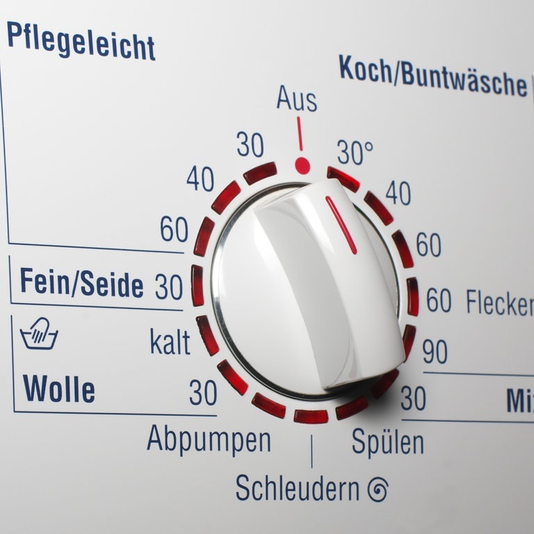 Waschmaschine Bedienrad mit Temperaturangaben (Foto: Adobe Stock/DigiHand)