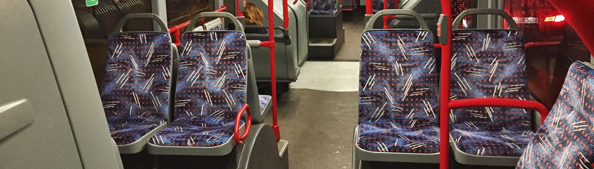 Linien-Bus von innen (Foto: Adobe Stock, Dan Race)