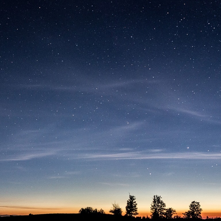 Dämmerung mit ersten Sternen am Himmel