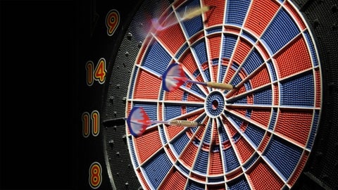 Dartscheibe mit Pfeilen