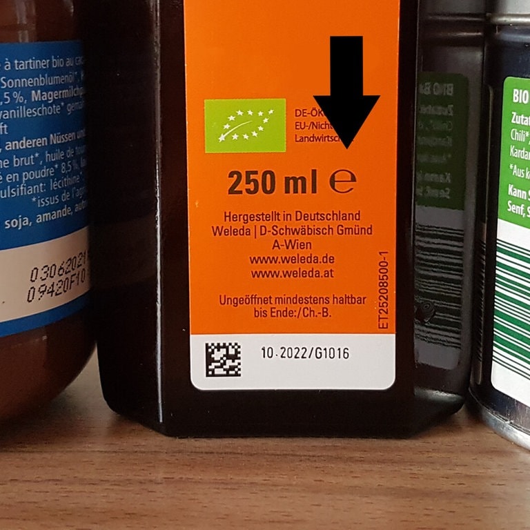 Das kleine „e“ findet sich auf fast allen Verpackungen und Flaschen und ist ein EWG-Zeichen. (Foto: SWR3, Sandra Tiersch)