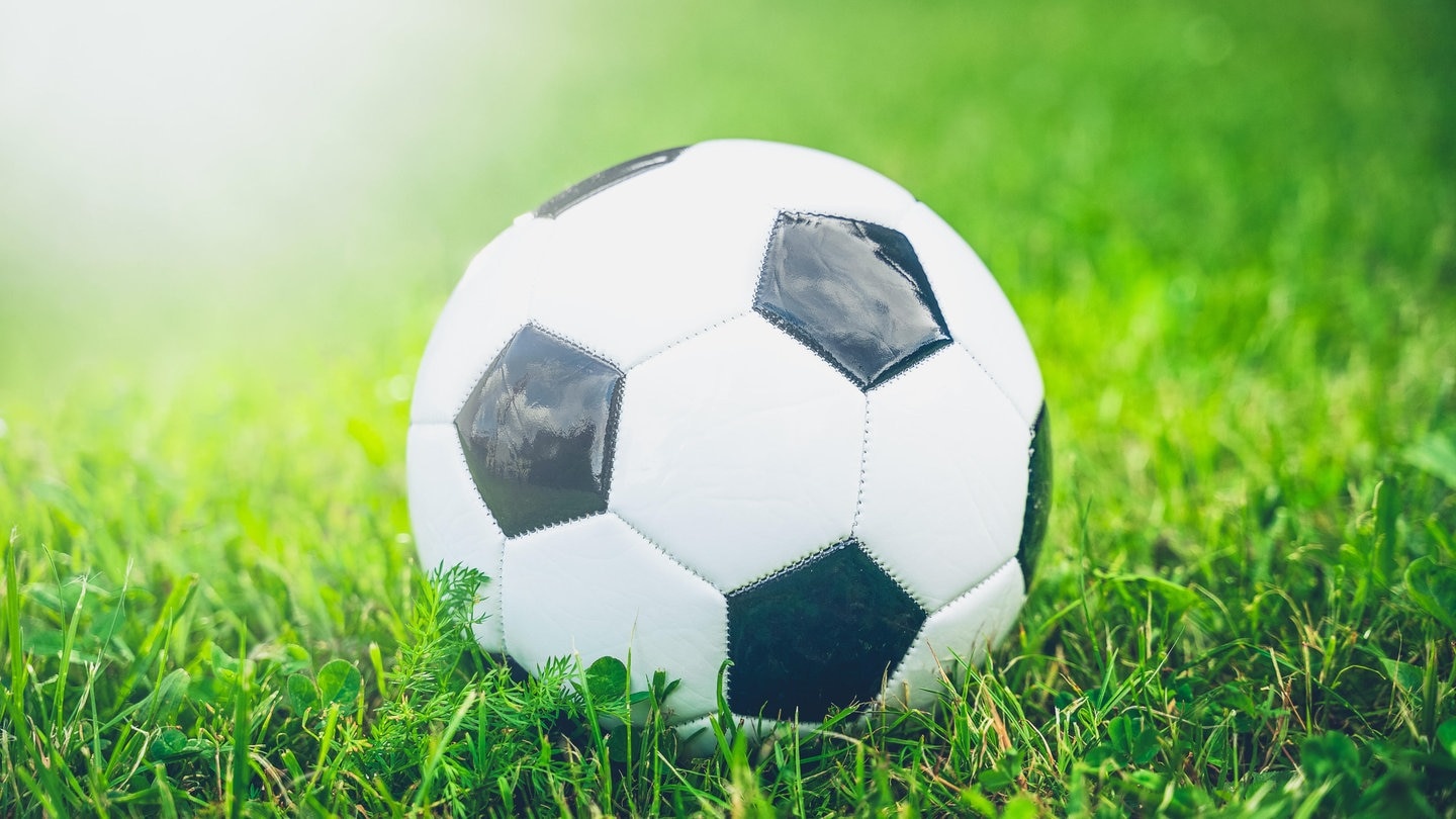 Weg frei für die EM 2024 Frankenstadion bekommt neuen Rasen SWR Aktuell