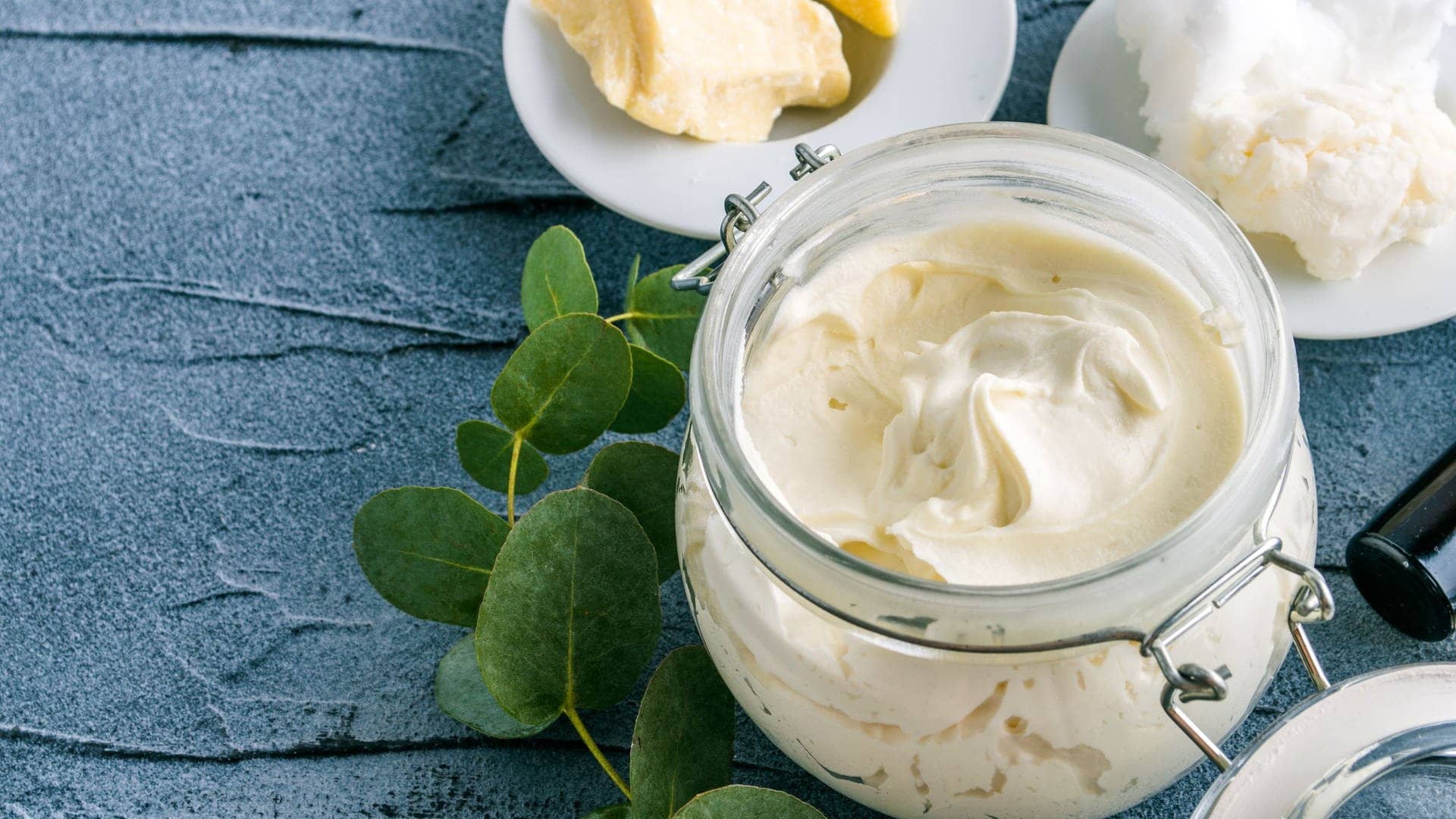 Butter, hübsch angerichtet im Einmachglas (Foto: Adobe Stock/maramorosz)