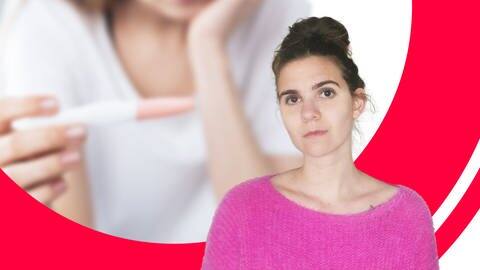 Eine Frau ist nicht glücklich über ihren positiven Schwangerschaftstest (Foto: Adobe Stock/privat)