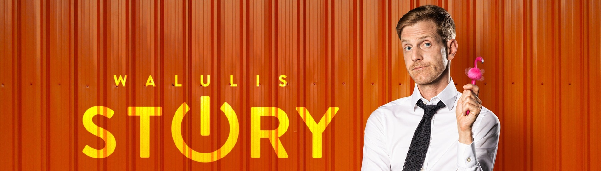 Philipp Walulis mit Flamingo und Schrift "Walulis Story" (Foto: SWR3, Andreas Zitt)